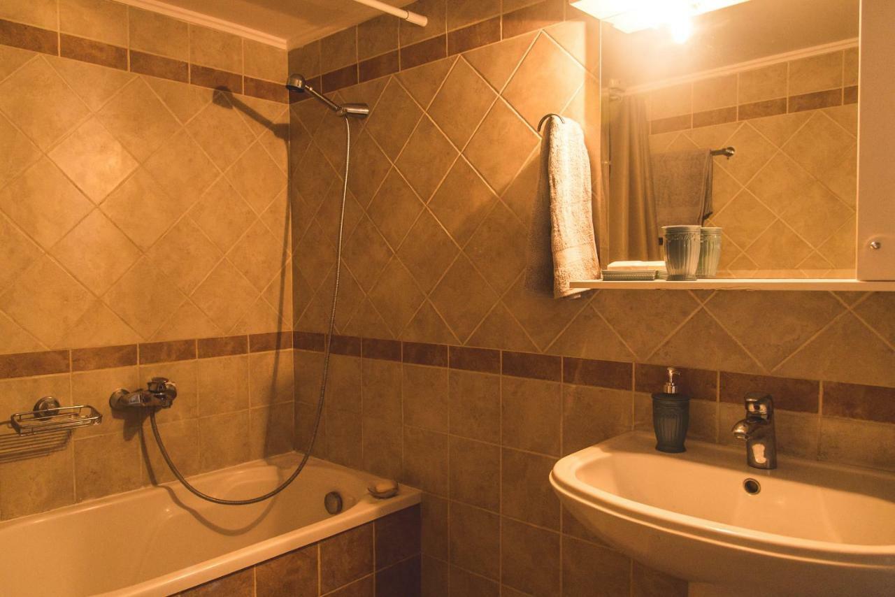 Cozy Spacious Apartment In The Heart Of Heraklion Exterior photo